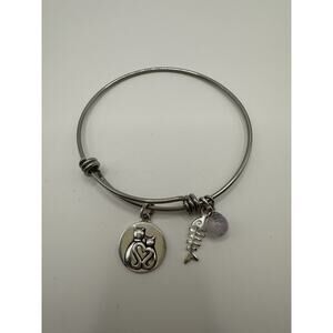 Footnotes Silver Tone Charm Cat Collectible Bangle Bracelet Size 7.5